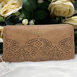 NWT MUDD KHAKI WRISTLET LARGE WALLET WITH LATTICE CUTOUT DESIGN